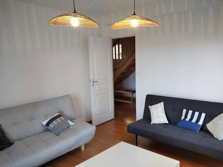 L Etablissement Gold Beach Propose 1 Hebergement , Maison 80M2 Avec Terrain 500M2, Parking Prive A 4 Min Du Port Artificiel D Arromanches, Services Accueil Personnalise, Lits Faits, Serviettes, Menage, Netflix, Wifi Ryes Екстериор снимка