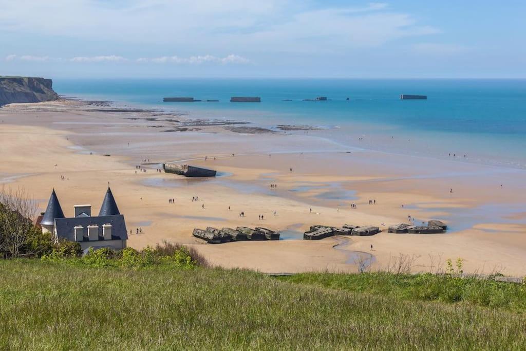 L Etablissement Gold Beach Propose 1 Hebergement , Maison 80M2 Avec Terrain 500M2, Parking Prive A 4 Min Du Port Artificiel D Arromanches, Services Accueil Personnalise, Lits Faits, Serviettes, Menage, Netflix, Wifi Ryes Екстериор снимка