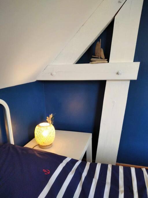 L Etablissement Gold Beach Propose 1 Hebergement , Maison 80M2 Avec Terrain 500M2, Parking Prive A 4 Min Du Port Artificiel D Arromanches, Services Accueil Personnalise, Lits Faits, Serviettes, Menage, Netflix, Wifi Ryes Екстериор снимка