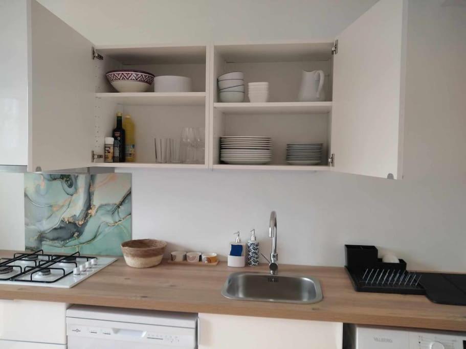L Etablissement Gold Beach Propose 1 Hebergement , Maison 80M2 Avec Terrain 500M2, Parking Prive A 4 Min Du Port Artificiel D Arromanches, Services Accueil Personnalise, Lits Faits, Serviettes, Menage, Netflix, Wifi Ryes Екстериор снимка