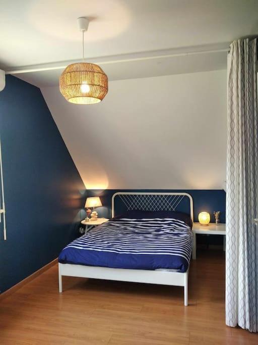 L Etablissement Gold Beach Propose 1 Hebergement , Maison 80M2 Avec Terrain 500M2, Parking Prive A 4 Min Du Port Artificiel D Arromanches, Services Accueil Personnalise, Lits Faits, Serviettes, Menage, Netflix, Wifi Ryes Екстериор снимка
