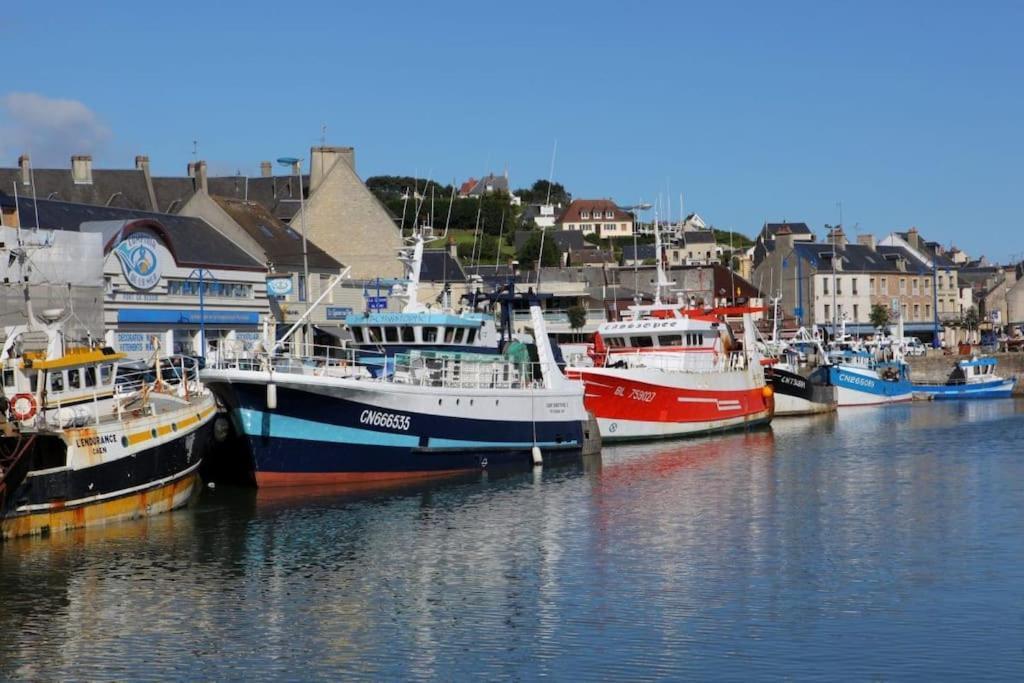 L Etablissement Gold Beach Propose 1 Hebergement , Maison 80M2 Avec Terrain 500M2, Parking Prive A 4 Min Du Port Artificiel D Arromanches, Services Accueil Personnalise, Lits Faits, Serviettes, Menage, Netflix, Wifi Ryes Екстериор снимка