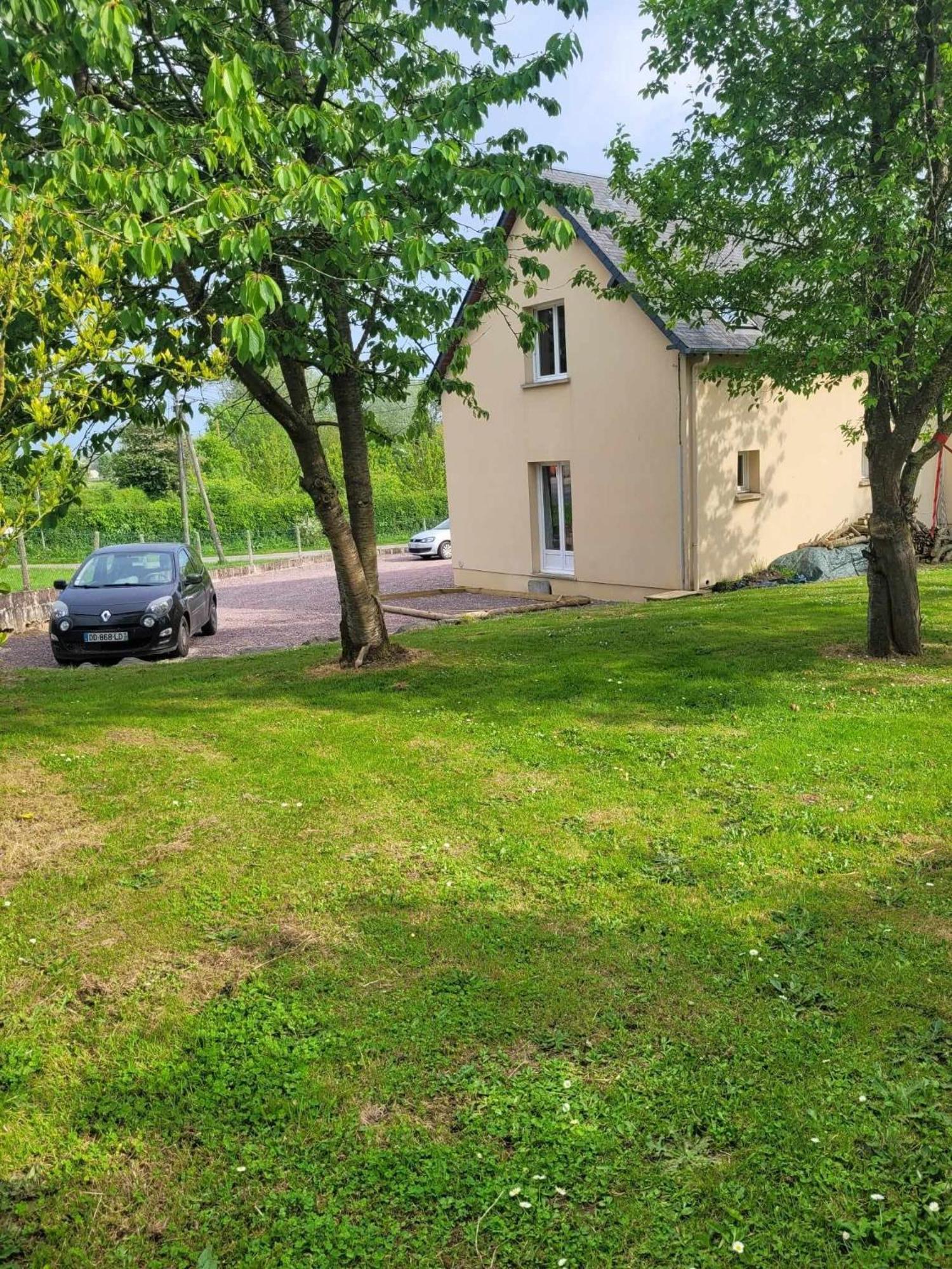 L Etablissement Gold Beach Propose 1 Hebergement , Maison 80M2 Avec Terrain 500M2, Parking Prive A 4 Min Du Port Artificiel D Arromanches, Services Accueil Personnalise, Lits Faits, Serviettes, Menage, Netflix, Wifi Ryes Екстериор снимка